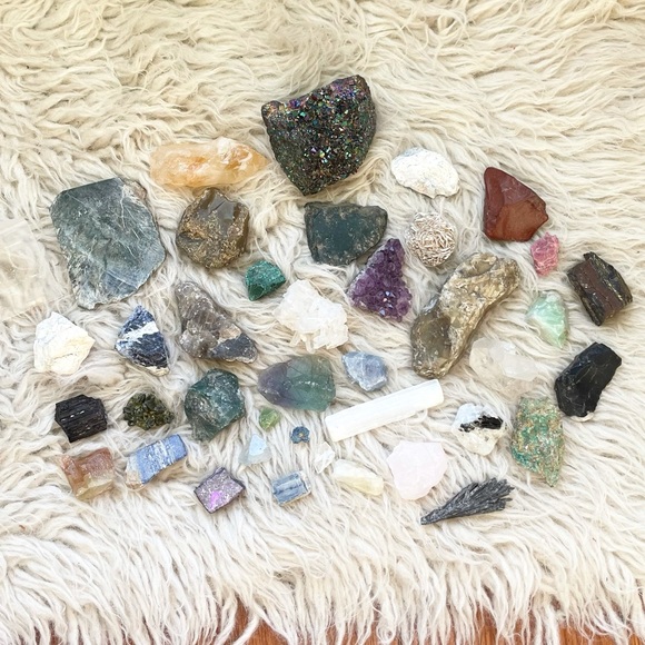 Other - Lot of 38 Crystals and Stones ✨